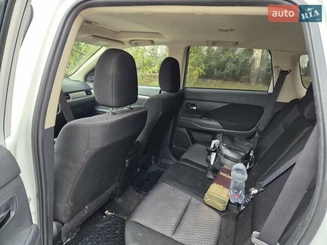 Белый Мицубиси Аутлендер, объемом двигателя 3 л и пробегом 173 тыс. км за 12700 $, фото 17 на Automoto.ua