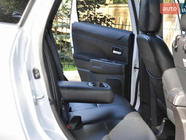 Белый Мицубиси Аутлендер, объемом двигателя 2 л и пробегом 132 тыс. км за 11500 $, фото 19 на Automoto.ua