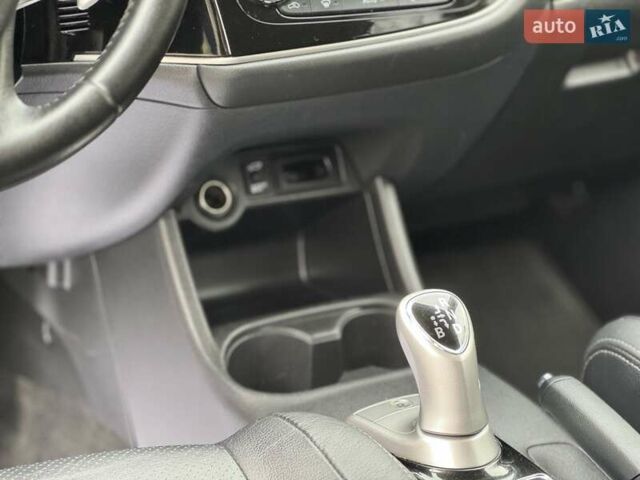 Белый Мицубиси Аутлендер, объемом двигателя 2 л и пробегом 210 тыс. км за 14300 $, фото 52 на Automoto.ua