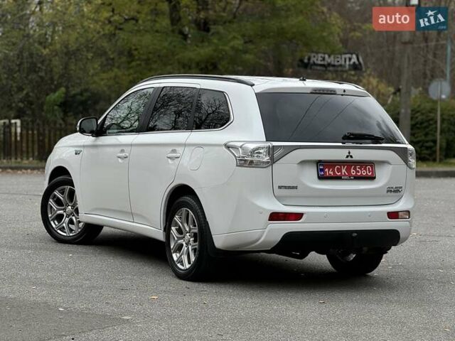 Белый Мицубиси Аутлендер, объемом двигателя 2 л и пробегом 210 тыс. км за 14300 $, фото 24 на Automoto.ua