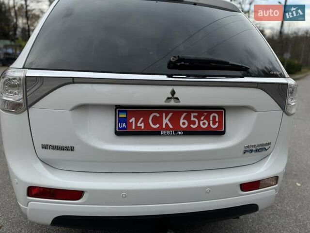 Белый Мицубиси Аутлендер, объемом двигателя 2 л и пробегом 210 тыс. км за 14300 $, фото 27 на Automoto.ua