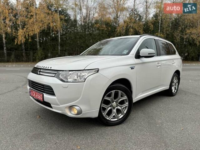 Белый Мицубиси Аутлендер, объемом двигателя 2 л и пробегом 210 тыс. км за 14300 $, фото 18 на Automoto.ua