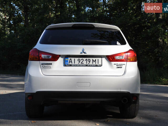 Белый Мицубиси Аутлендер, объемом двигателя 2 л и пробегом 132 тыс. км за 11500 $, фото 7 на Automoto.ua