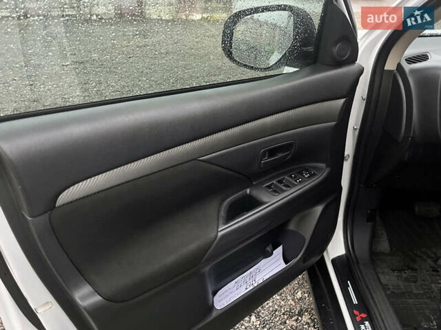 Белый Мицубиси Аутлендер, объемом двигателя 2 л и пробегом 216 тыс. км за 11300 $, фото 6 на Automoto.ua