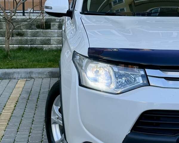 Белый Мицубиси Аутлендер, объемом двигателя 2.36 л и пробегом 140 тыс. км за 12999 $, фото 12 на Automoto.ua