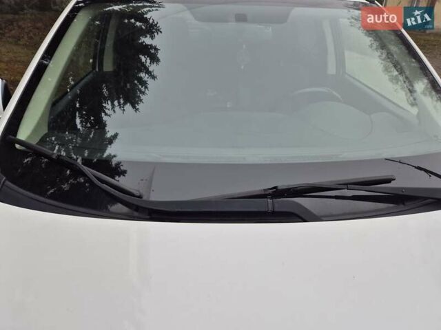 Белый Мицубиси Аутлендер, объемом двигателя 3 л и пробегом 173 тыс. км за 12700 $, фото 13 на Automoto.ua