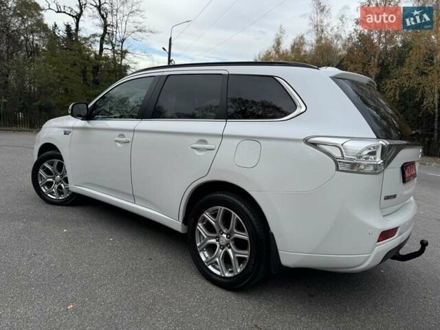 Белый Мицубиси Аутлендер, объемом двигателя 2 л и пробегом 210 тыс. км за 14300 $, фото 19 на Automoto.ua