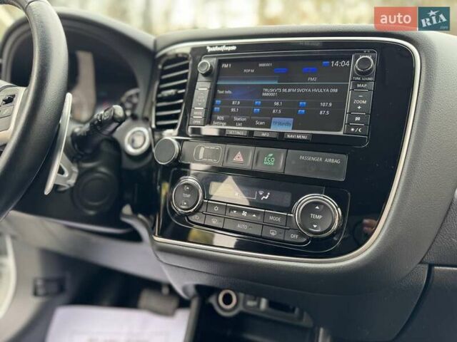 Белый Мицубиси Аутлендер, объемом двигателя 2 л и пробегом 210 тыс. км за 14300 $, фото 46 на Automoto.ua