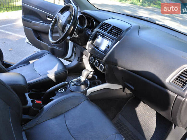 Белый Мицубиси Аутлендер, объемом двигателя 2 л и пробегом 132 тыс. км за 11500 $, фото 18 на Automoto.ua