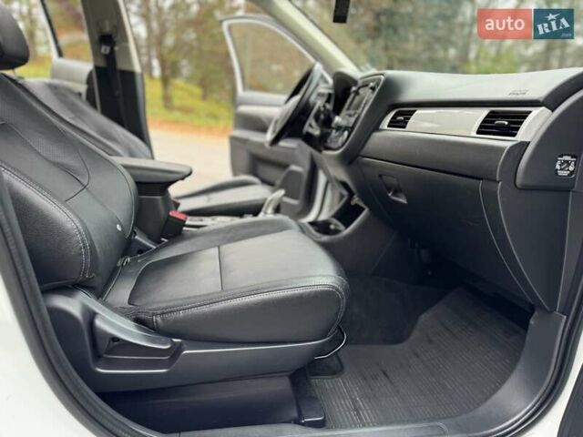 Белый Мицубиси Аутлендер, объемом двигателя 2 л и пробегом 210 тыс. км за 14300 $, фото 43 на Automoto.ua