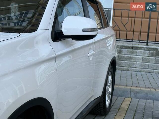 Белый Мицубиси Аутлендер, объемом двигателя 2.36 л и пробегом 140 тыс. км за 12999 $, фото 20 на Automoto.ua