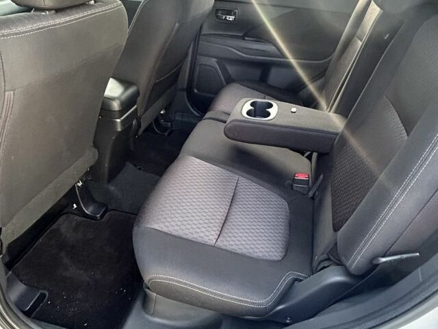 Белый Мицубиси Аутлендер, объемом двигателя 2.4 л и пробегом 120 тыс. км за 13500 $, фото 5 на Automoto.ua