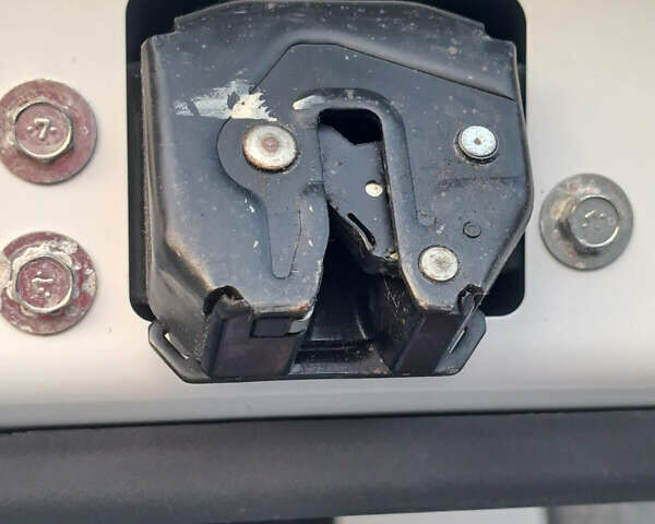 Белый Мицубиси Аутлендер, объемом двигателя 2 л и пробегом 143 тыс. км за 16300 $, фото 19 на Automoto.ua