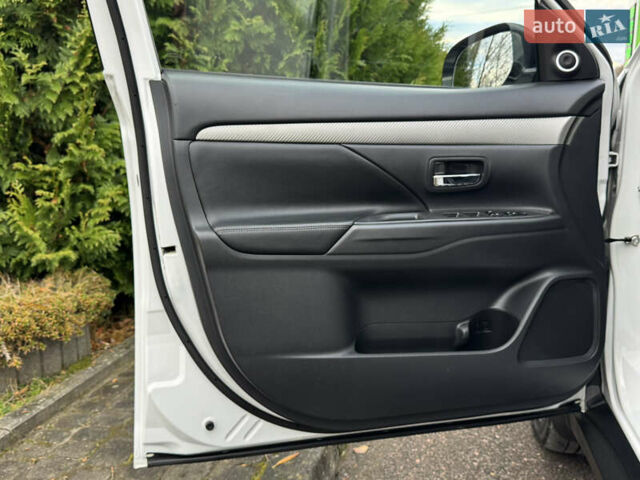 Белый Мицубиси Аутлендер, объемом двигателя 2.3 л и пробегом 214 тыс. км за 15499 $, фото 80 на Automoto.ua