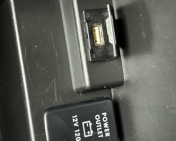 Белый Мицубиси Аутлендер, объемом двигателя 2 л и пробегом 210 тыс. км за 14300 $, фото 64 на Automoto.ua