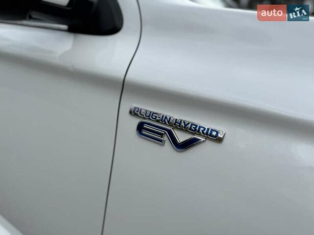 Белый Мицубиси Аутлендер, объемом двигателя 2 л и пробегом 210 тыс. км за 14300 $, фото 9 на Automoto.ua