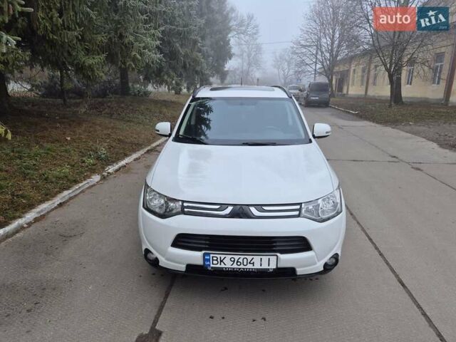 Белый Мицубиси Аутлендер, объемом двигателя 3 л и пробегом 173 тыс. км за 12700 $, фото 4 на Automoto.ua