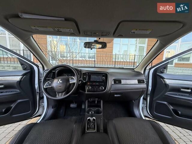 Белый Мицубиси Аутлендер, объемом двигателя 2.36 л и пробегом 140 тыс. км за 12999 $, фото 34 на Automoto.ua