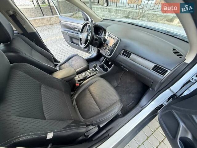 Белый Мицубиси Аутлендер, объемом двигателя 2.36 л и пробегом 140 тыс. км за 12999 $, фото 41 на Automoto.ua