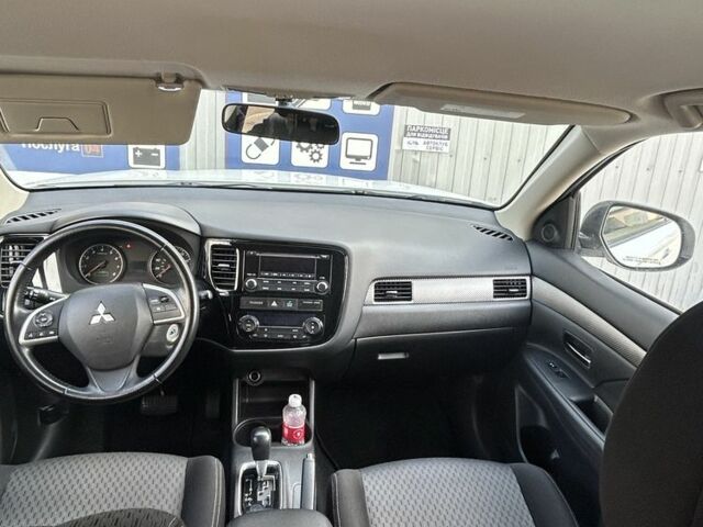 Белый Мицубиси Аутлендер, объемом двигателя 2.4 л и пробегом 120 тыс. км за 13500 $, фото 4 на Automoto.ua