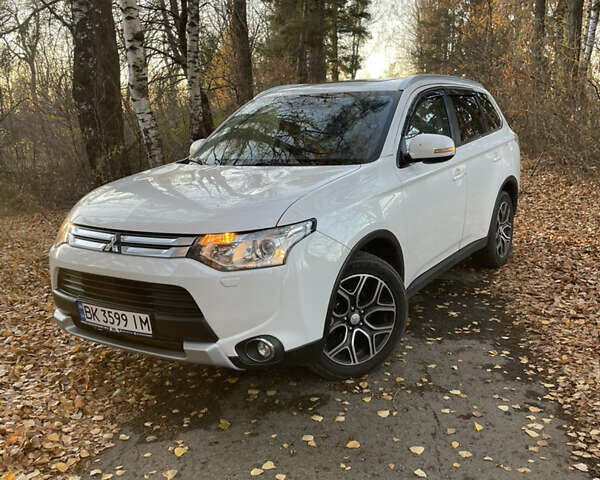 Белый Мицубиси Аутлендер, объемом двигателя 2.27 л и пробегом 288 тыс. км за 14500 $, фото 3 на Automoto.ua