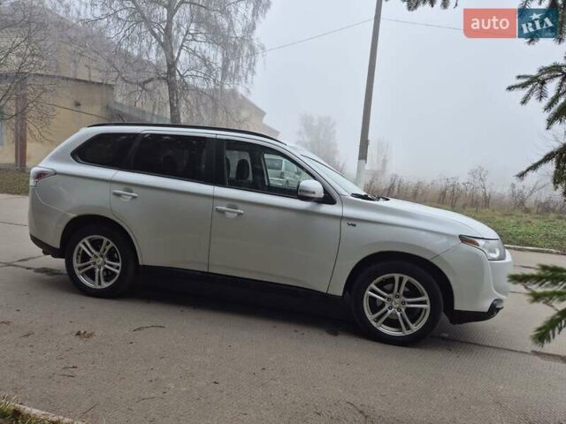 Белый Мицубиси Аутлендер, объемом двигателя 3 л и пробегом 173 тыс. км за 12700 $, фото 14 на Automoto.ua