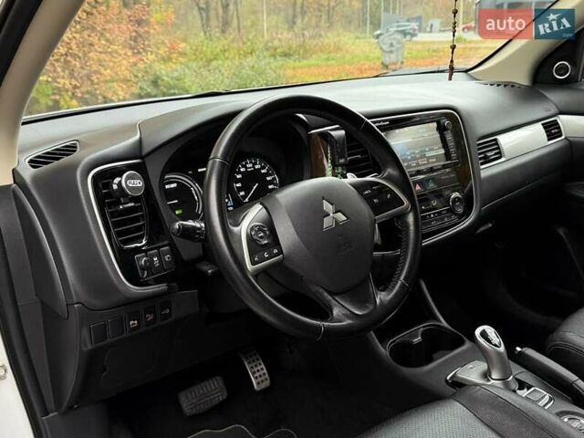 Мицубиси Аутлендер 2014 в Дрогобыче на Automoto.ua Белый Мицубиси Аутлендер, объемом двигателя 2 л и пробегом 228 тыс. км за 15300 $, фото 31 на Automoto.ua