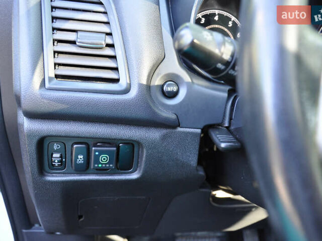 Белый Мицубиси Аутлендер, объемом двигателя 2 л и пробегом 132 тыс. км за 11500 $, фото 32 на Automoto.ua