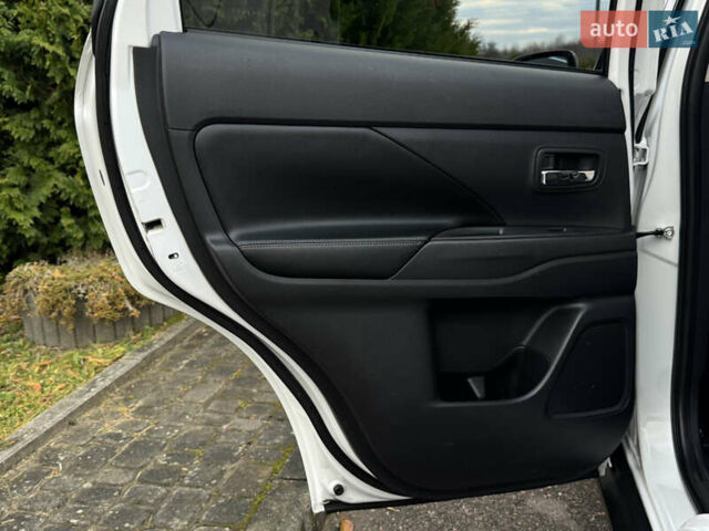 Белый Мицубиси Аутлендер, объемом двигателя 2.3 л и пробегом 214 тыс. км за 15499 $, фото 127 на Automoto.ua