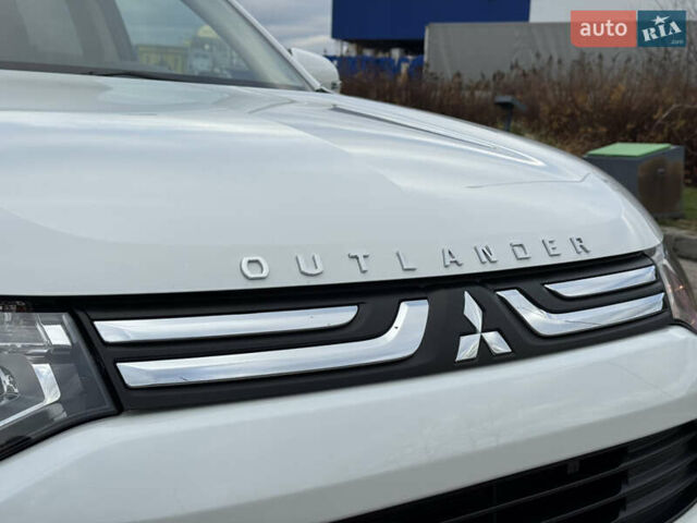 Белый Мицубиси Аутлендер, объемом двигателя 2.3 л и пробегом 214 тыс. км за 15499 $, фото 8 на Automoto.ua