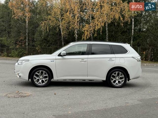 Белый Мицубиси Аутлендер, объемом двигателя 2 л и пробегом 210 тыс. км за 14300 $, фото 17 на Automoto.ua