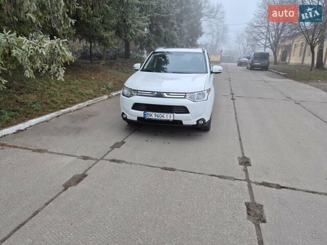 Белый Мицубиси Аутлендер, объемом двигателя 3 л и пробегом 173 тыс. км за 12700 $, фото 11 на Automoto.ua