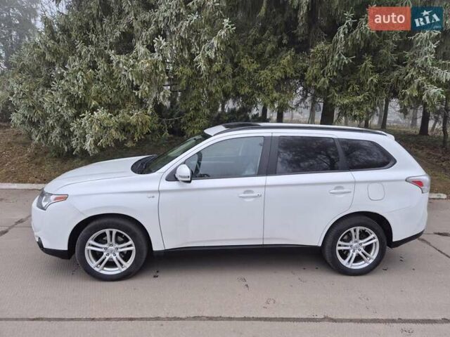 Белый Мицубиси Аутлендер, объемом двигателя 3 л и пробегом 173 тыс. км за 12700 $, фото 6 на Automoto.ua