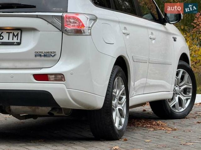 Мицубиси Аутлендер 2014 в Дрогобыче на Automoto.ua Белый Мицубиси Аутлендер, объемом двигателя 2 л и пробегом 228 тыс. км за 15300 $, фото 29 на Automoto.ua