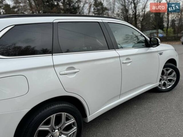 Белый Мицубиси Аутлендер, объемом двигателя 2 л и пробегом 210 тыс. км за 14300 $, фото 29 на Automoto.ua
