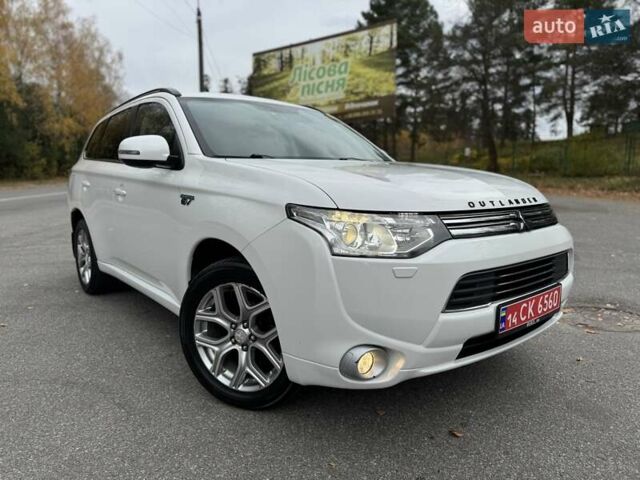 Белый Мицубиси Аутлендер, объемом двигателя 2 л и пробегом 210 тыс. км за 14300 $, фото 8 на Automoto.ua