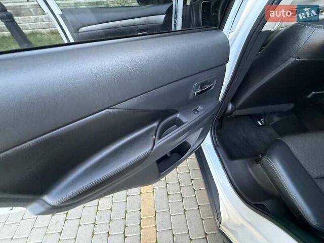 Белый Мицубиси Аутлендер, объемом двигателя 2.36 л и пробегом 140 тыс. км за 12999 $, фото 36 на Automoto.ua