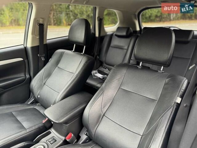 Белый Мицубиси Аутлендер, объемом двигателя 2 л и пробегом 210 тыс. км за 14300 $, фото 62 на Automoto.ua