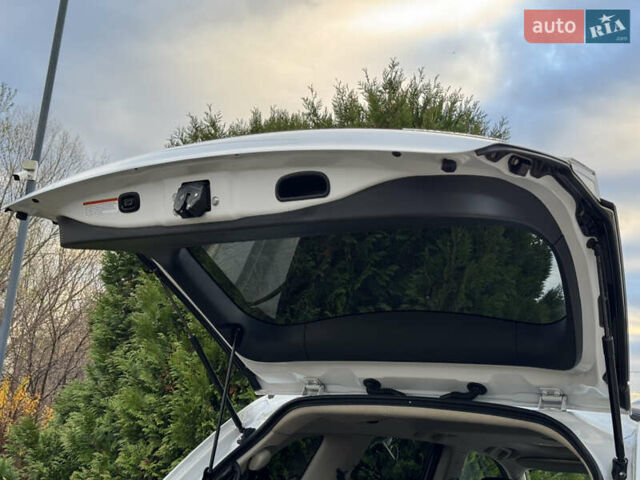 Белый Мицубиси Аутлендер, объемом двигателя 2.3 л и пробегом 214 тыс. км за 15499 $, фото 142 на Automoto.ua