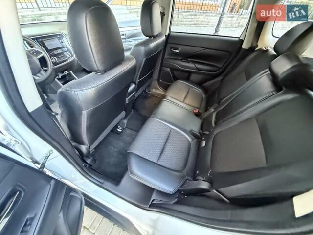 Белый Мицубиси Аутлендер, объемом двигателя 2.36 л и пробегом 140 тыс. км за 12999 $, фото 37 на Automoto.ua