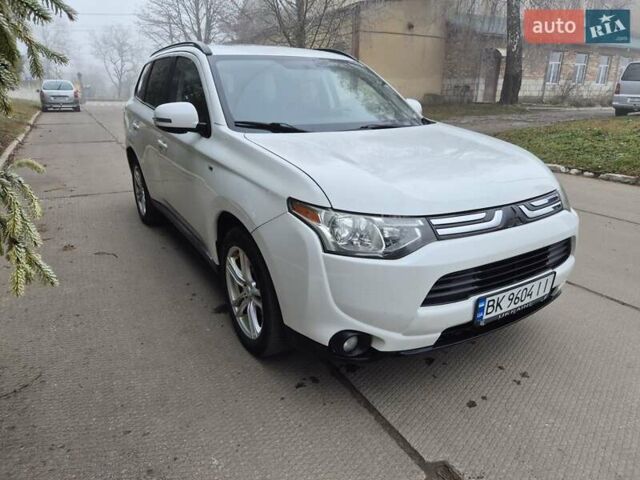 Белый Мицубиси Аутлендер, объемом двигателя 3 л и пробегом 173 тыс. км за 12700 $, фото 15 на Automoto.ua