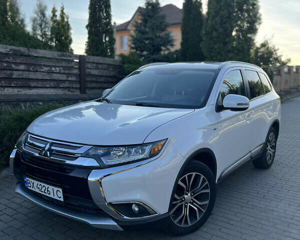 Белый Мицубиси Аутлендер, объемом двигателя 3 л и пробегом 197 тыс. км за 15500 $, фото 6 на Automoto.ua