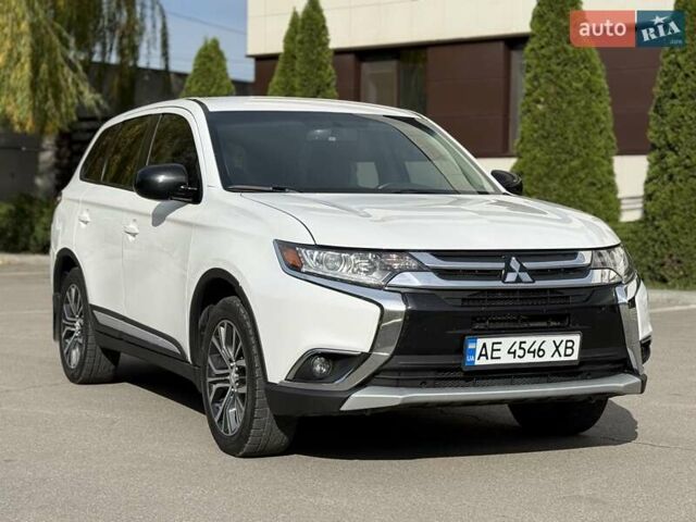 Міцубісі Аутлендер 2015 у Дніпро (Дніпропетровську) на Automoto.ua Білий Міцубісі Аутлендер, об'ємом двигуна 2.36 л та пробігом 178 тис. км за 14500 $, фото 24 на Automoto.ua