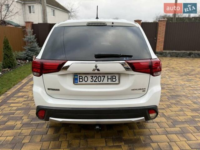 Белый Мицубиси Аутлендер, объемом двигателя 2.36 л и пробегом 191 тыс. км за 13950 $, фото 10 на Automoto.ua