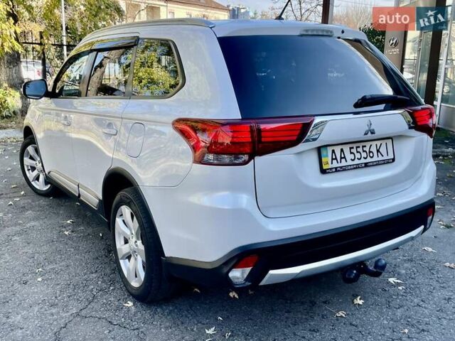 Белый Мицубиси Аутлендер, объемом двигателя 2 л и пробегом 146 тыс. км за 14500 $, фото 12 на Automoto.ua
