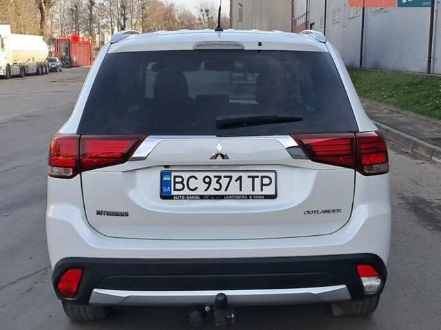 Білий Міцубісі Аутлендер, об'ємом двигуна 2.3 л та пробігом 130 тис. км за 14999 $, фото 5 на Automoto.ua