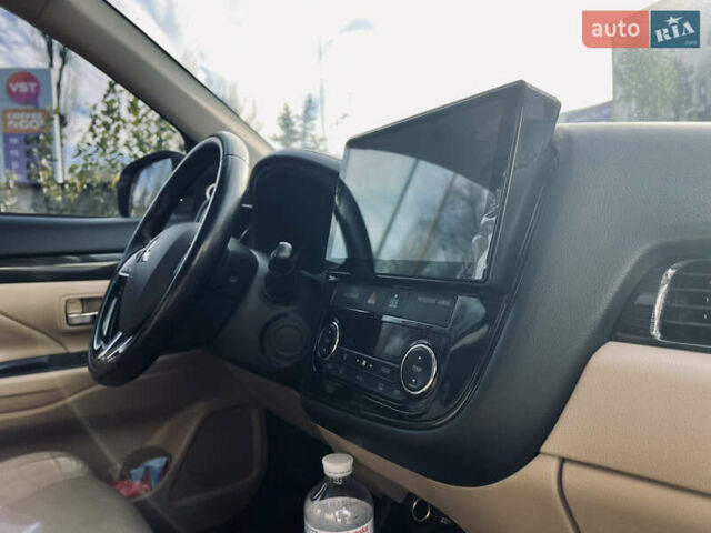 Белый Мицубиси Аутлендер, объемом двигателя 2.4 л и пробегом 147 тыс. км за 12999 $, фото 37 на Automoto.ua