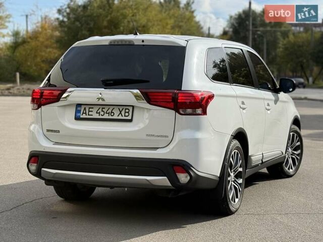 Міцубісі Аутлендер 2015 у Дніпро (Дніпропетровську) на Automoto.ua Білий Міцубісі Аутлендер, об'ємом двигуна 2.36 л та пробігом 178 тис. км за 14500 $, фото 17 на Automoto.ua