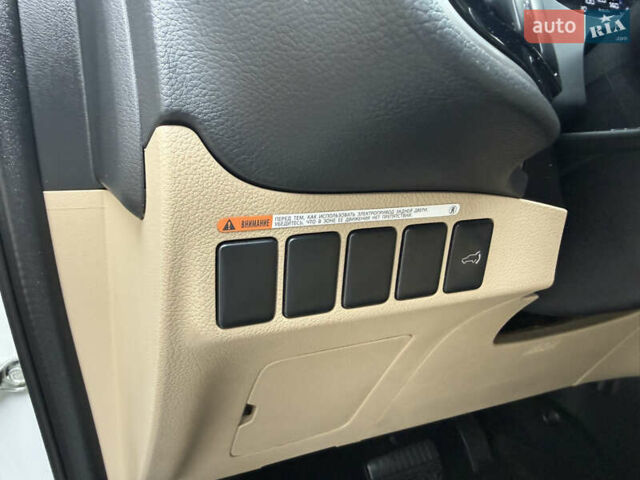 Белый Мицубиси Аутлендер, объемом двигателя 2.4 л и пробегом 160 тыс. км за 16600 $, фото 33 на Automoto.ua