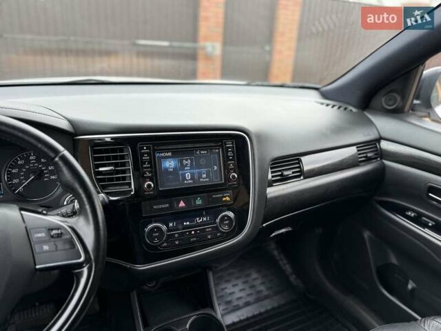 Белый Мицубиси Аутлендер, объемом двигателя 2.36 л и пробегом 191 тыс. км за 13950 $, фото 17 на Automoto.ua